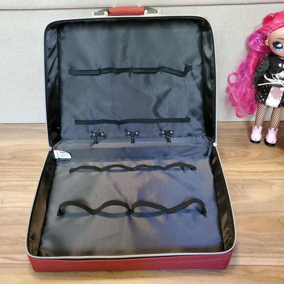 Bratz Rock Angelz Carrying Case, Ultimate Black Bunny Doll, and Purple Chair - Picture 5 of 7